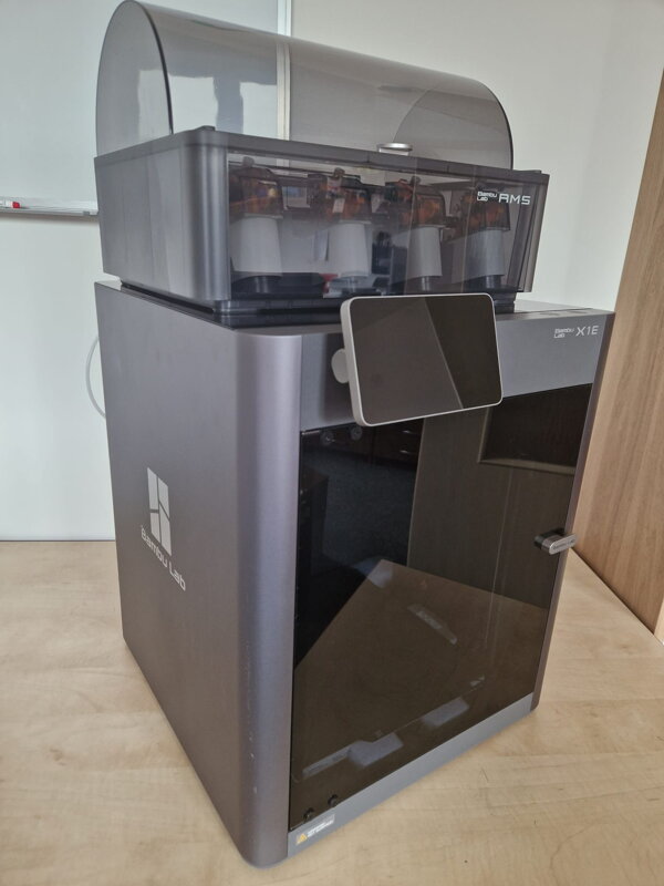 Bambu Lab X1E s AMS - profesionální 3D tiskárna - bazar, použitá Bambu Lab X1E s AMS - profesionální 3D tiskárna - bazar, použitá